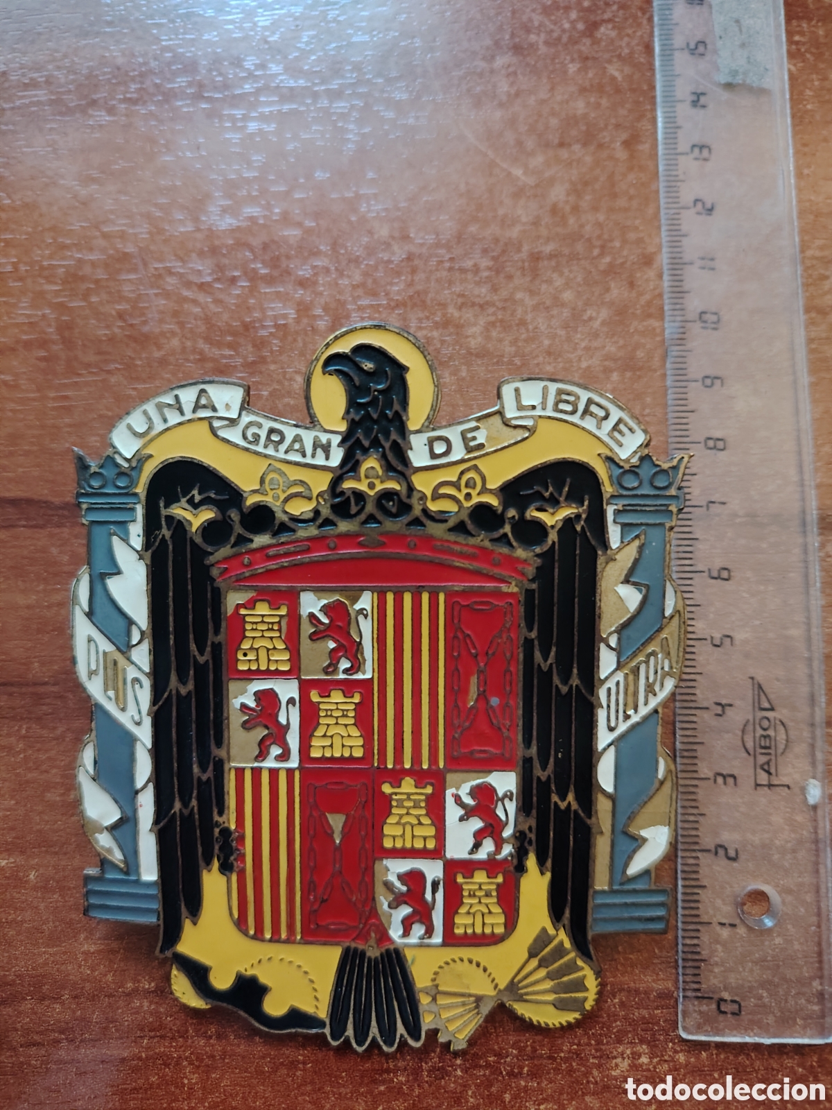 Coches y Motocicletas: Chapa aguila franquista pars moto vespa