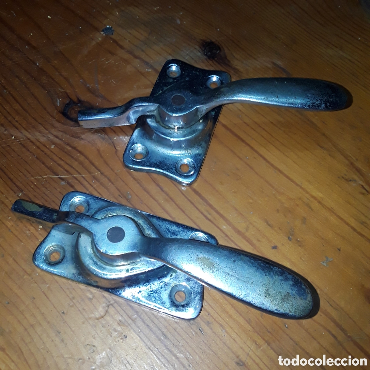 Coches y Motocicletas: TRABA, ALDABA, CIERRE DE GUILLOTINA PARA PORTON O VENTANA DE COCHE CLASICO ANTIGUO.
