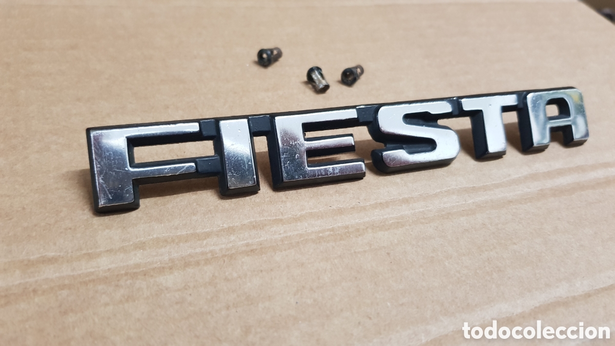 Voitures et Motocyclettes: Insignia Ford Fiesta mk1