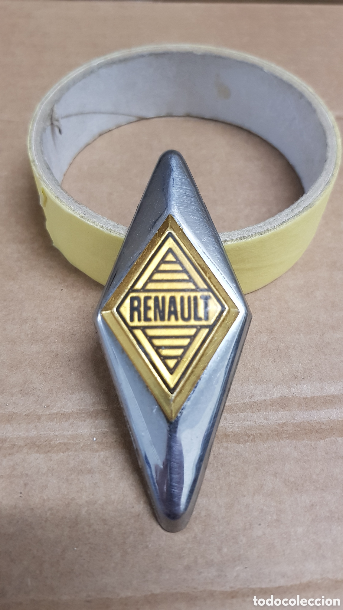Voitures et Motocyclettes: Anagrama delantero Renault 6 antiguo