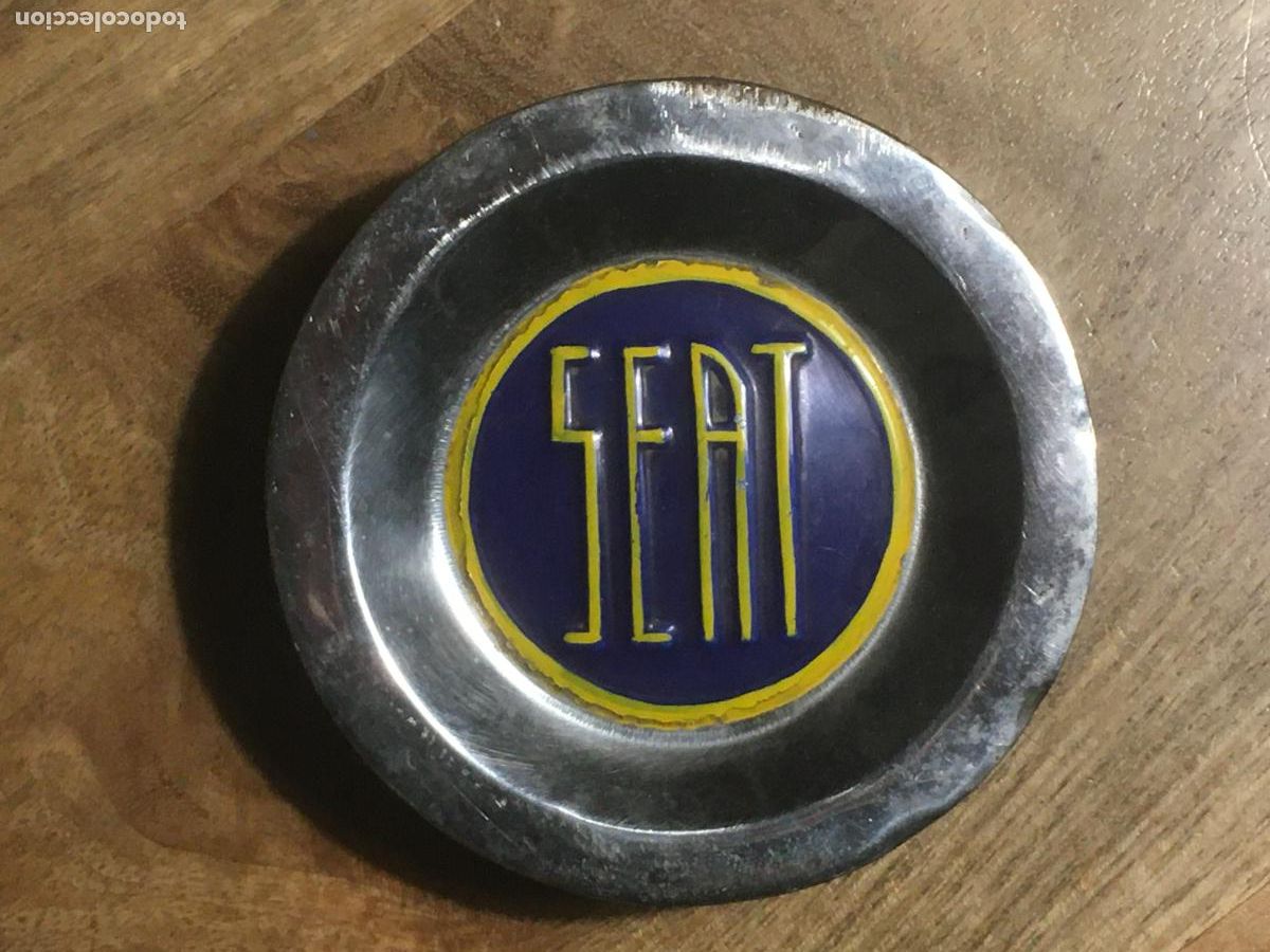 Coches y Motocicletas: seat placa pieza metalica embellecedor de la llanta de los neumaticos antiguo pintura esmaltada