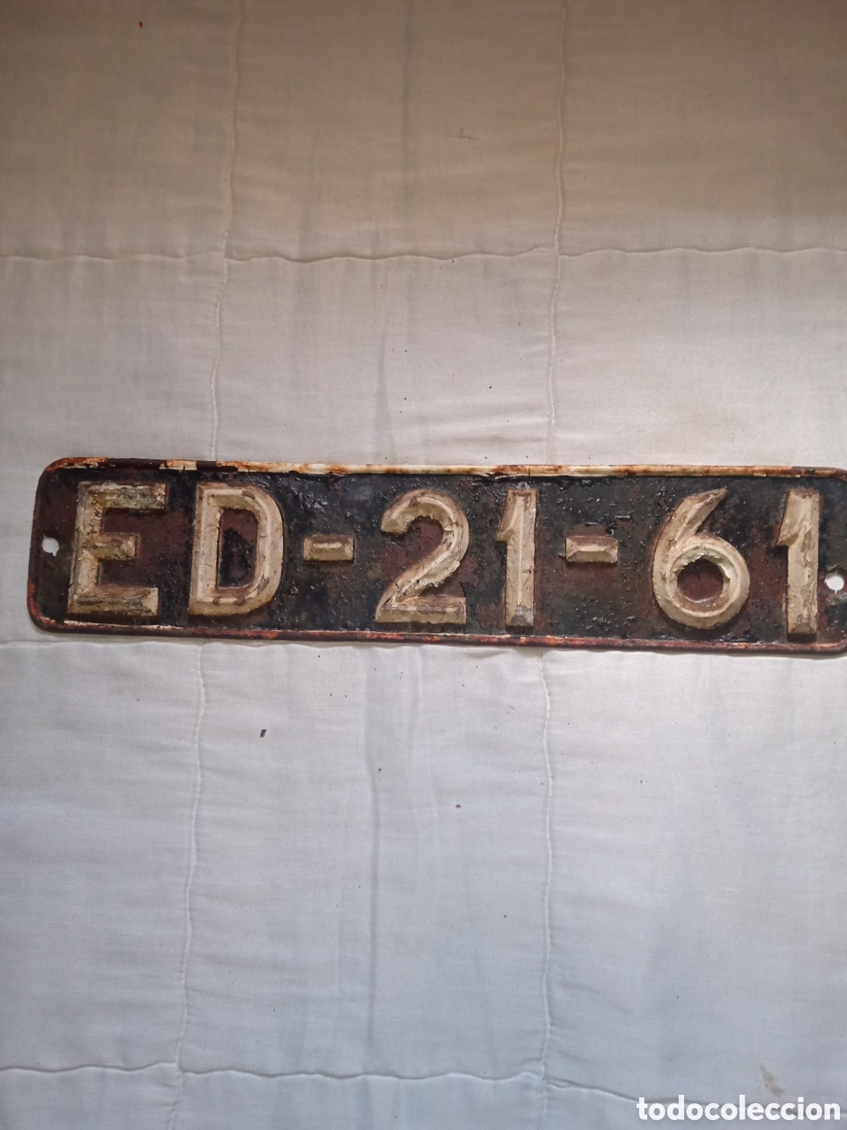 Coches y Motocicletas: Antigua Matr&iacute;cula en Relieve a&ntilde;os 50