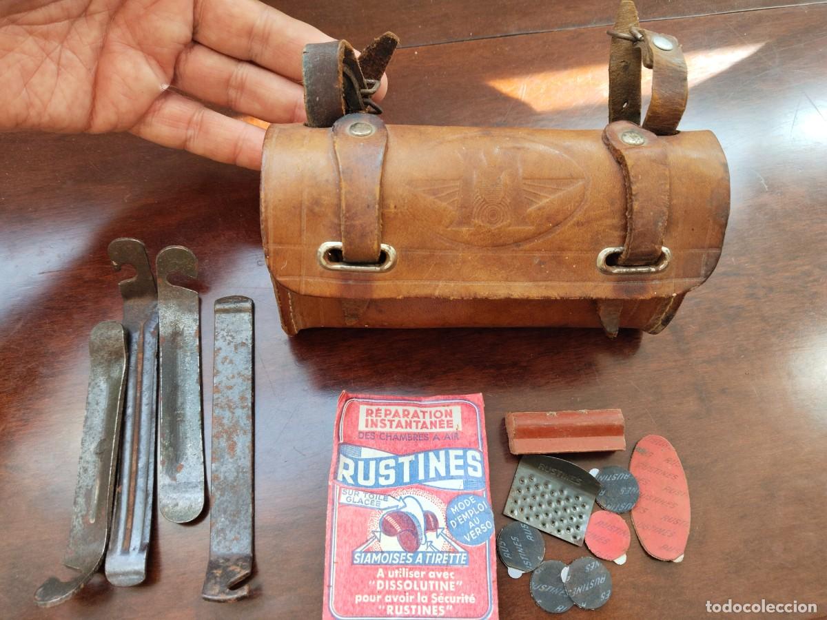 Autos und Motorr&auml;der: Malet&iacute;n de Herramientas Mobylette con sus sacacubietas y sobre de parches Rustines. En piel o cuero