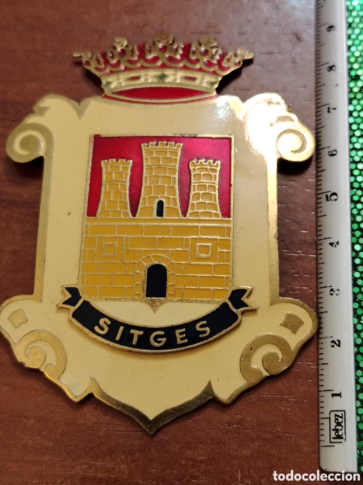 Coches y Motocicletas: Chapa antigua de la ciudad de Sitges(Barcelona) para moto vespa