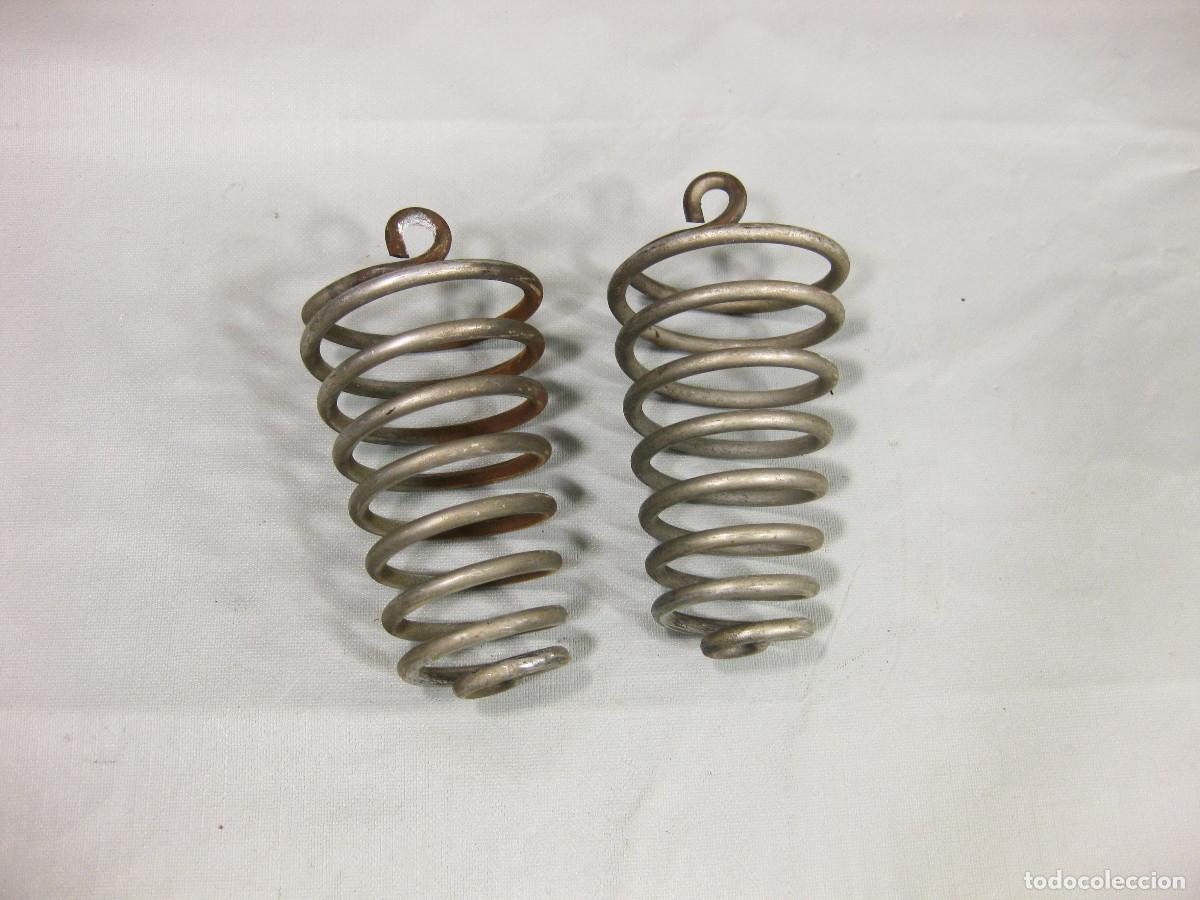 Automobili e Motociclette: PAREJA DE MUELLES DE ASIENTO DE MOTOCICLETA DE LA PRIMERA MITAD DEL SIGLO XX
