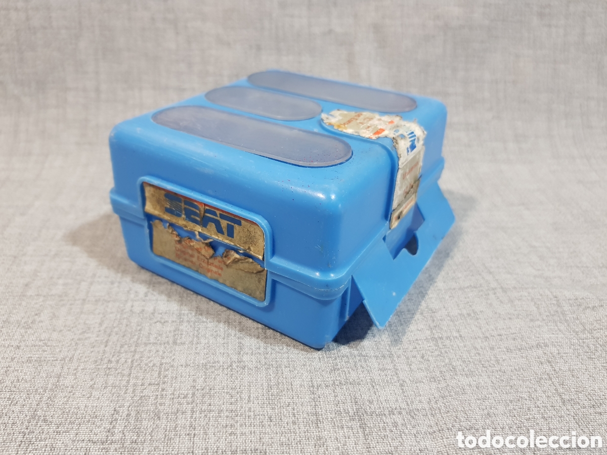 Coches y Motocicletas: CAJA ESTUCHE PARA REPUESTOS SEAT BOMBILLAS LUCES FUSIBLES RETRO VINTAGE CL&Aacute;SICO. VAC&Iacute;O.