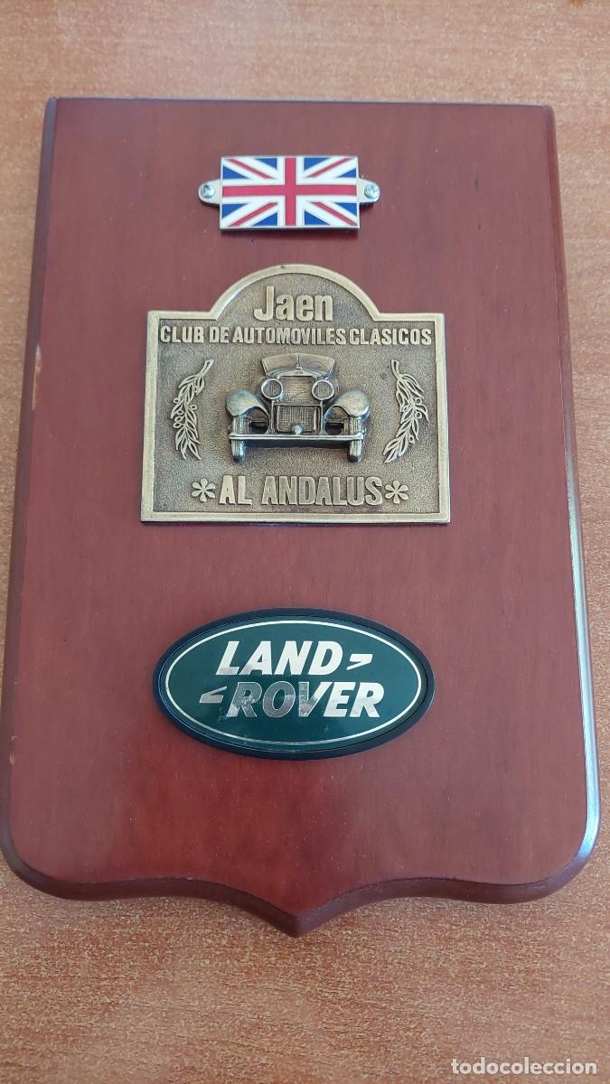Coches y Motocicletas: Metopa Ja&eacute;n club autom&oacute;viles cl&aacute;sicos escudo de Land Rover