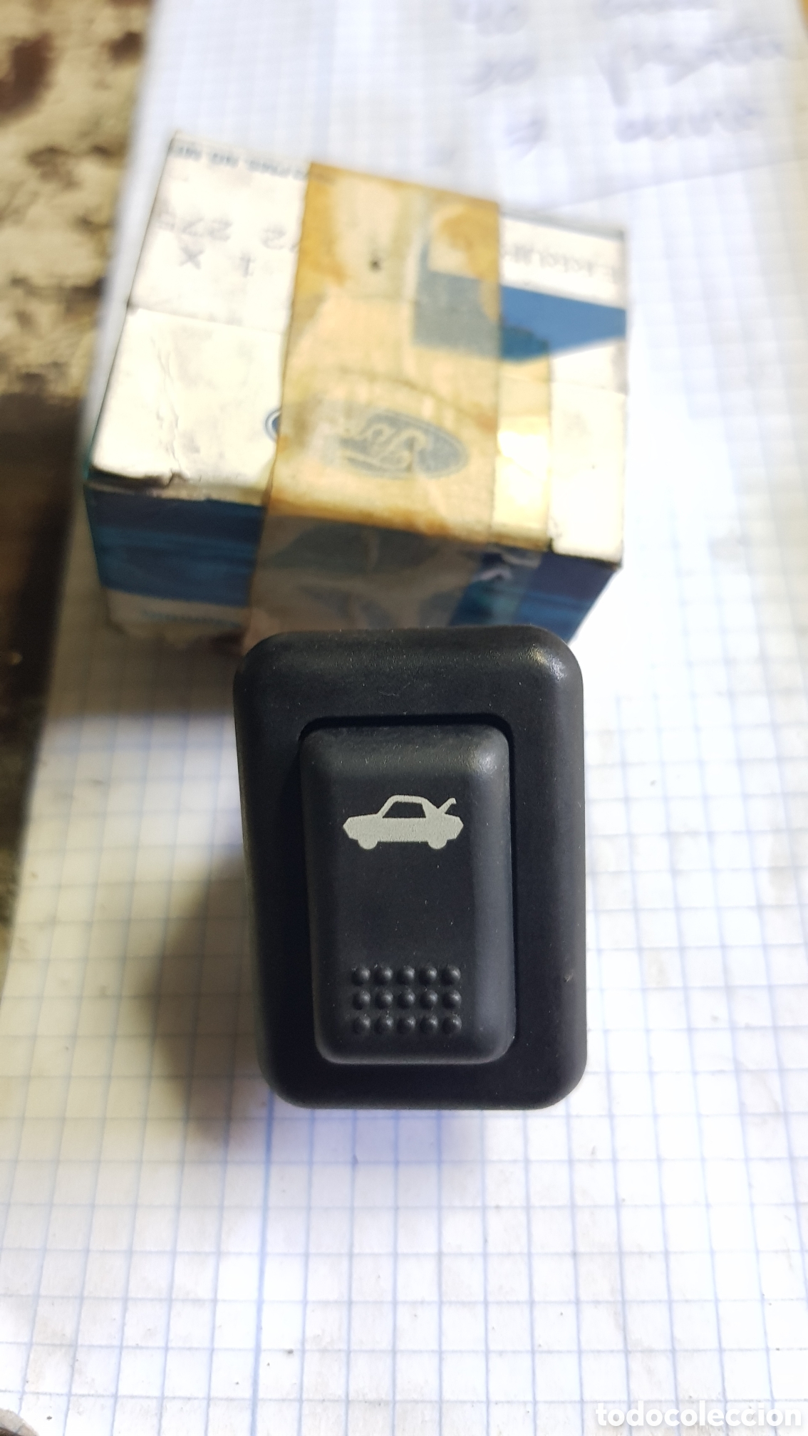 Coches y Motocicletas: Interuptor del maletero Ford fiesta Xr2i