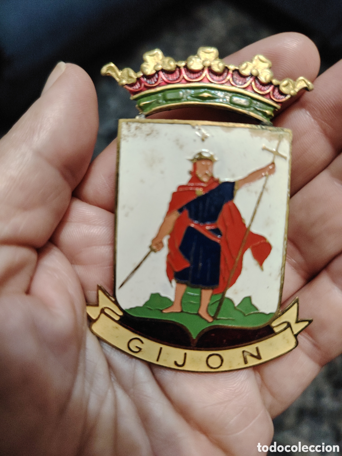 Coches y Motocicletas: Chapa antigua de Gij&oacute;n para moto vespa