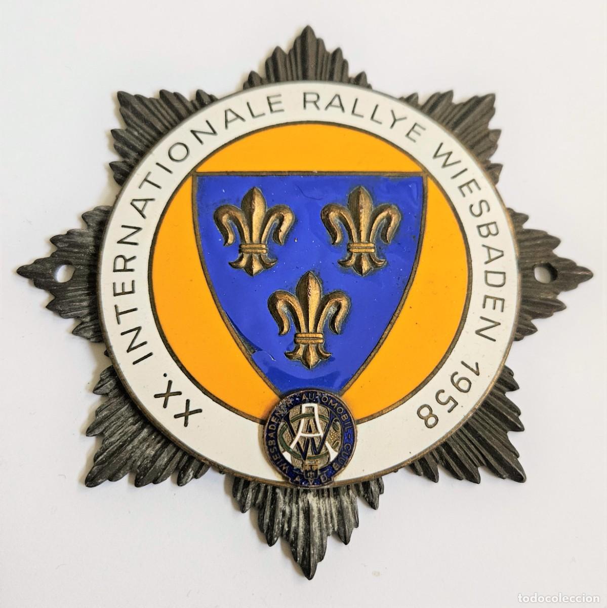 Coches y Motocicletas: Antiguo emblema placa de coche de la rally internacional de Wiesbaden. 1958