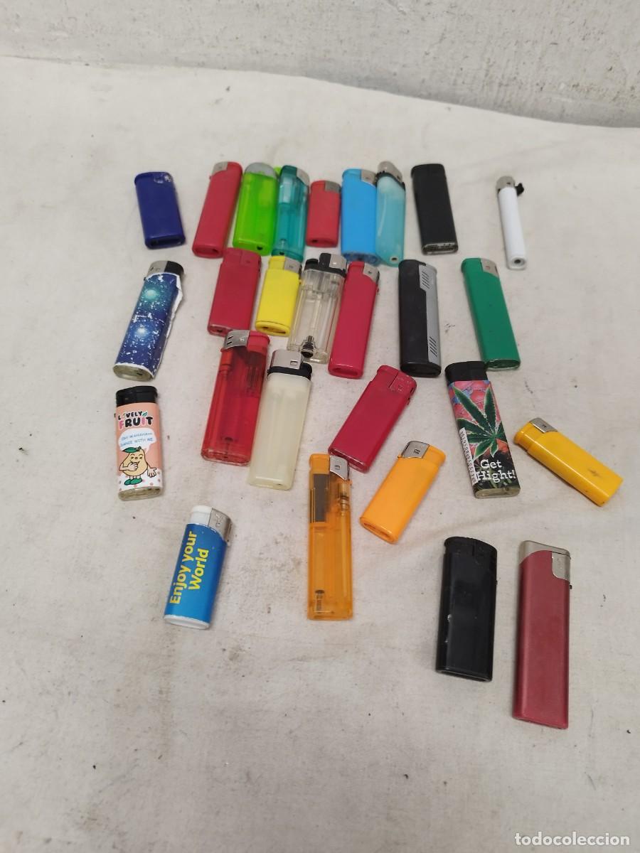 Coches y Motocicletas: Lote de 27 mecheros encendedores, la mayor&iacute;a recargables. Sin probar.