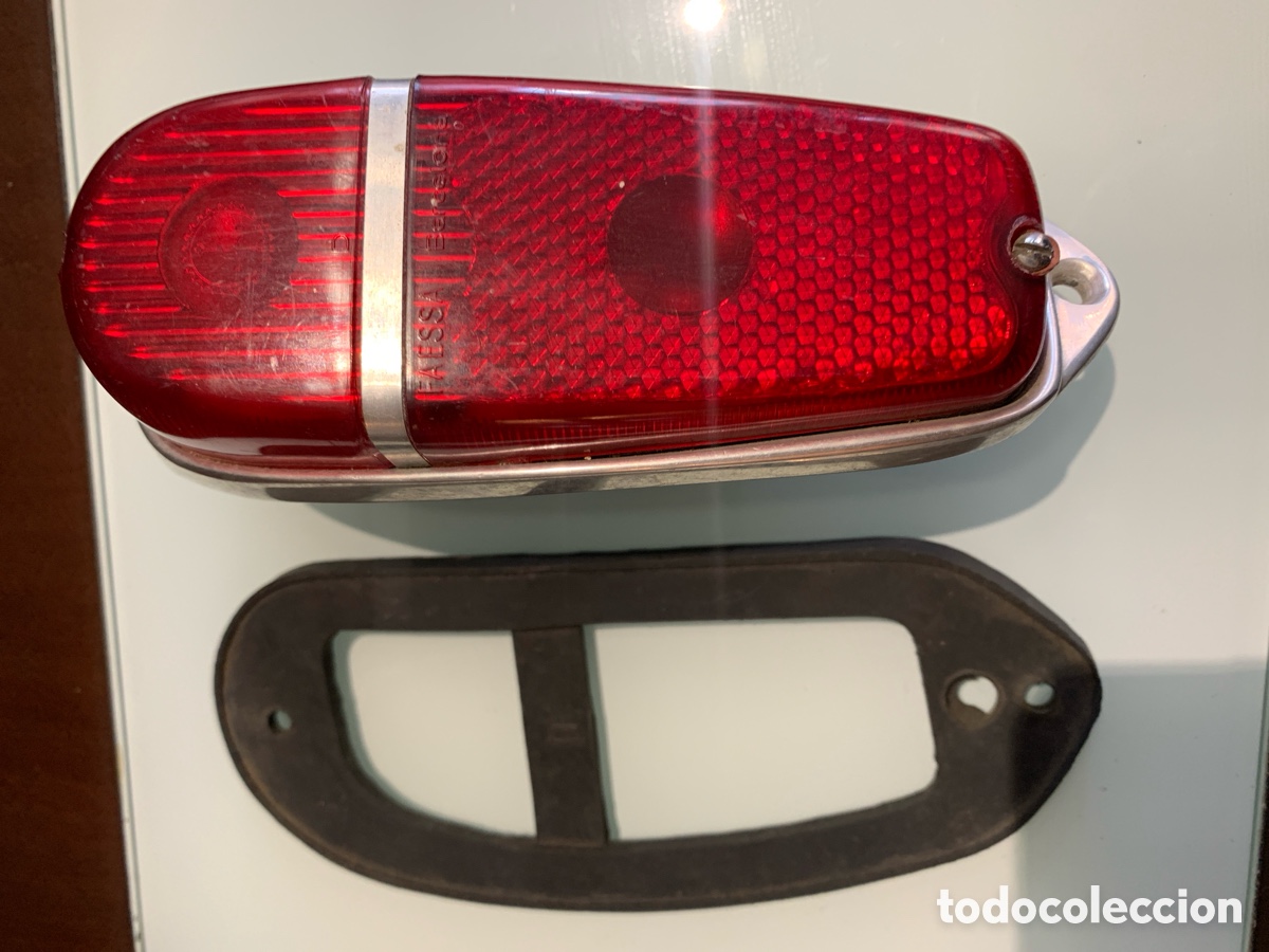 Voitures et Motocyclettes: PILOTO TRASERO DERECHO-FAESA ( SEAT 600)todo rojo