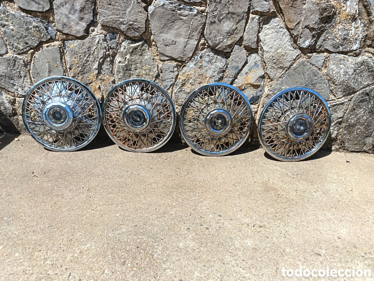 Voitures et Motocyclettes: Juego de tapacubos antiguos