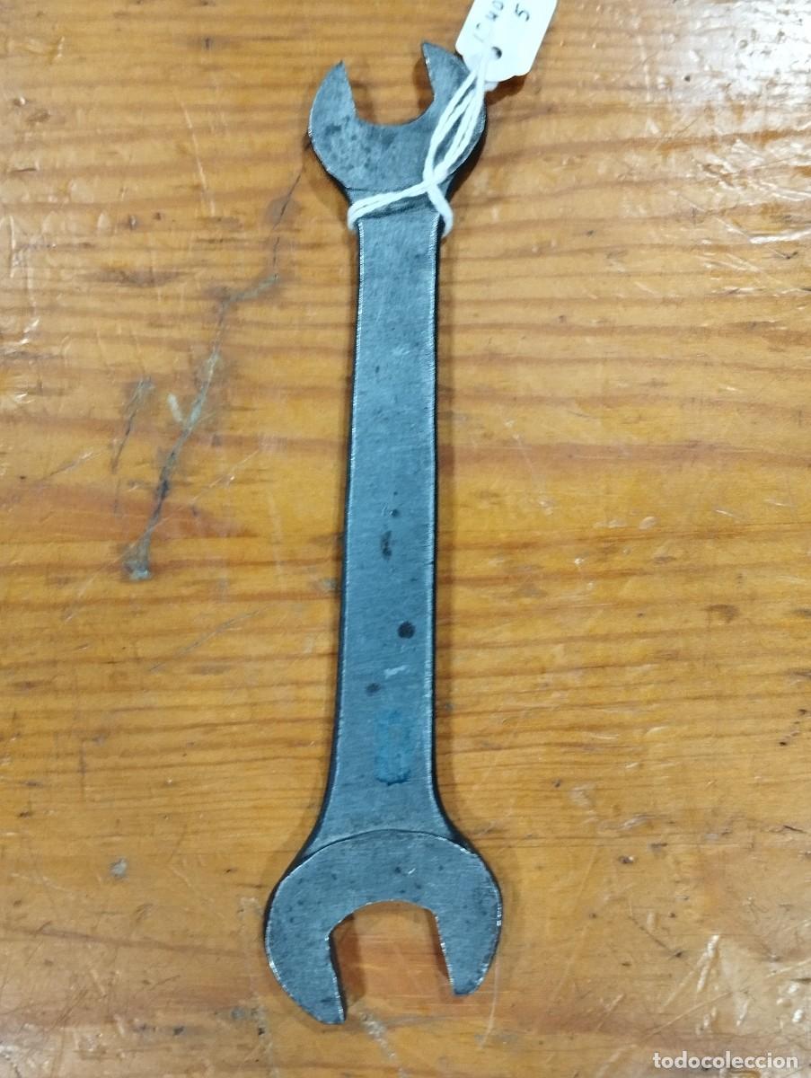 Automobili e Motociclette: LLAVE DE HIERRO SEAT 13 - 17.