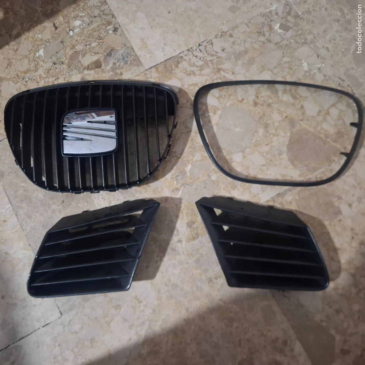 Automobili e Motociclette: Rejilla frontal con logo y laterales de la marca SEAT. VER FOTOS