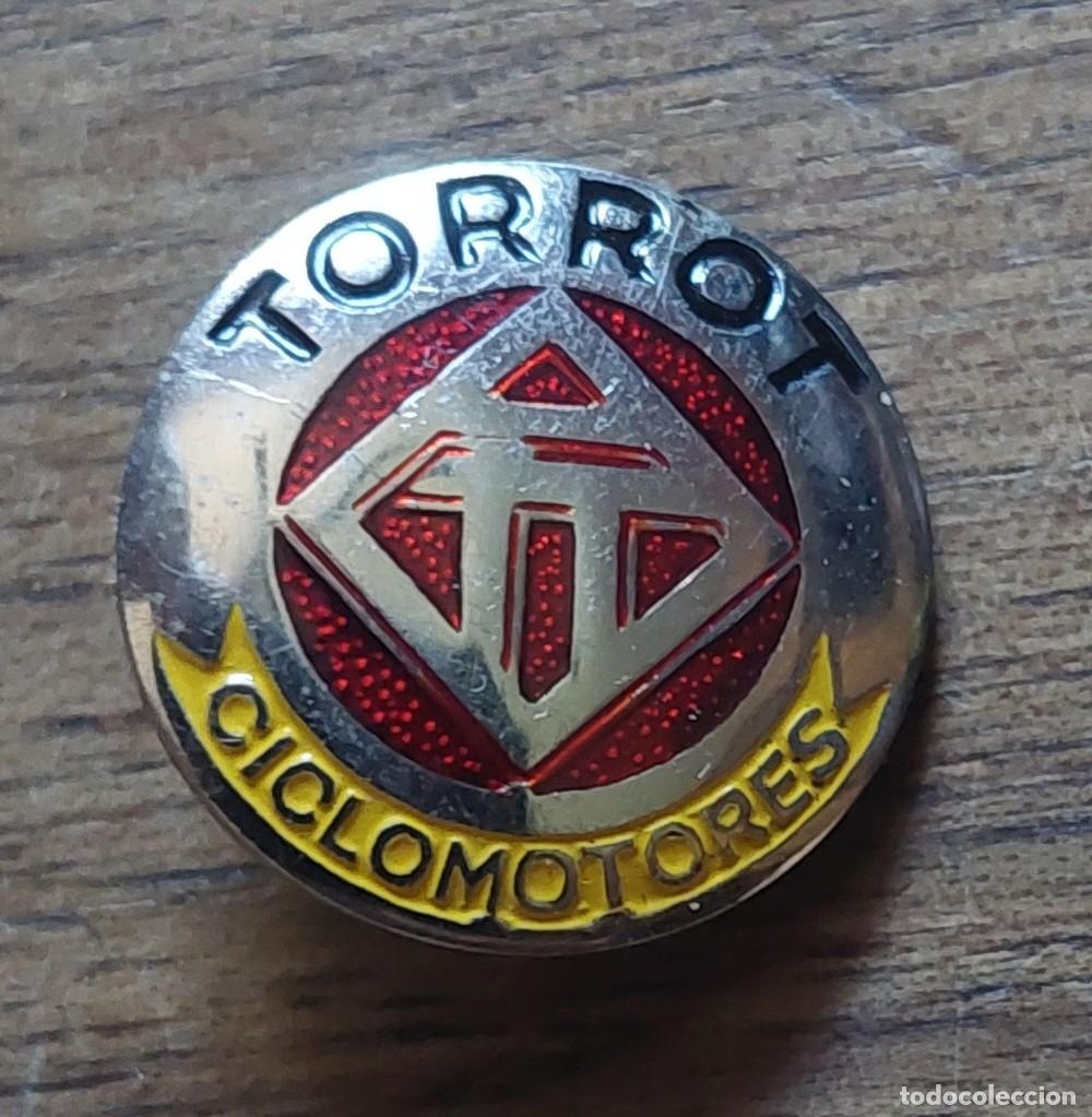 Coches y motocicletas: Antiguo emblema Torrot - Foto 1