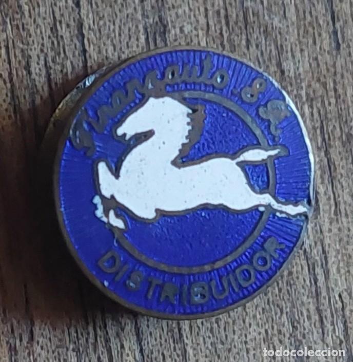Coches y motocicletas: Antiguo emblema Pegaso distribuidor