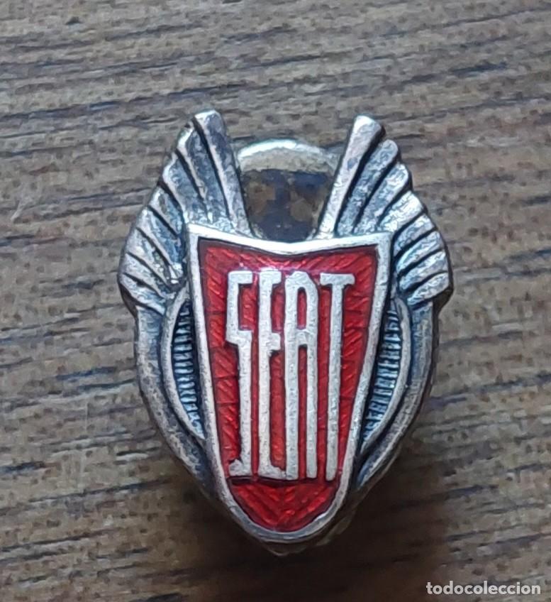 Coches y motocicletas: Antiguo emblema Seat