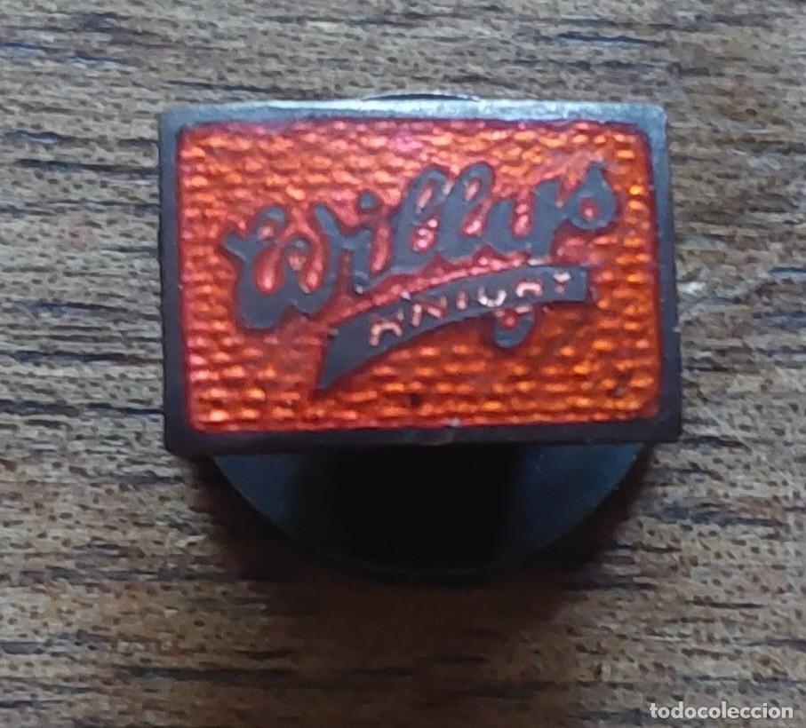 Coches y motocicletas: Antiguo emblema Willys plata