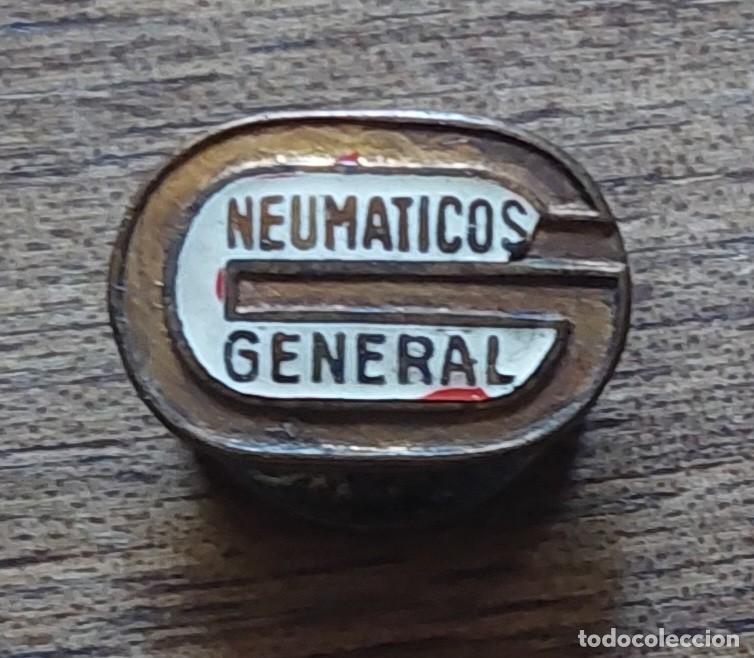 Coches y motocicletas: Antiguo emblema Neum&aacute;ticos General