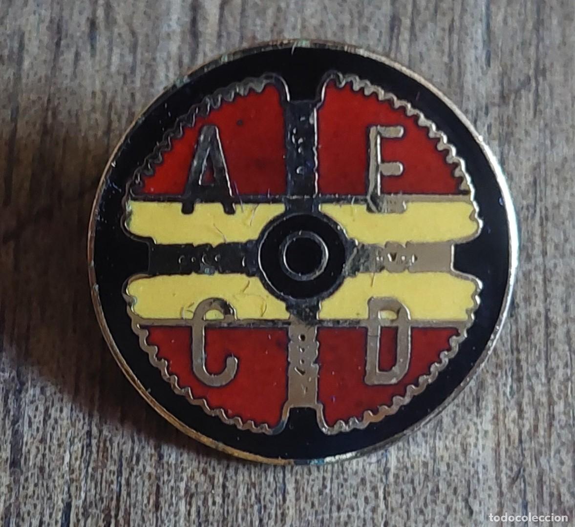 Coches y motocicletas: Antiguo emblema club autom&oacute;vil AECD