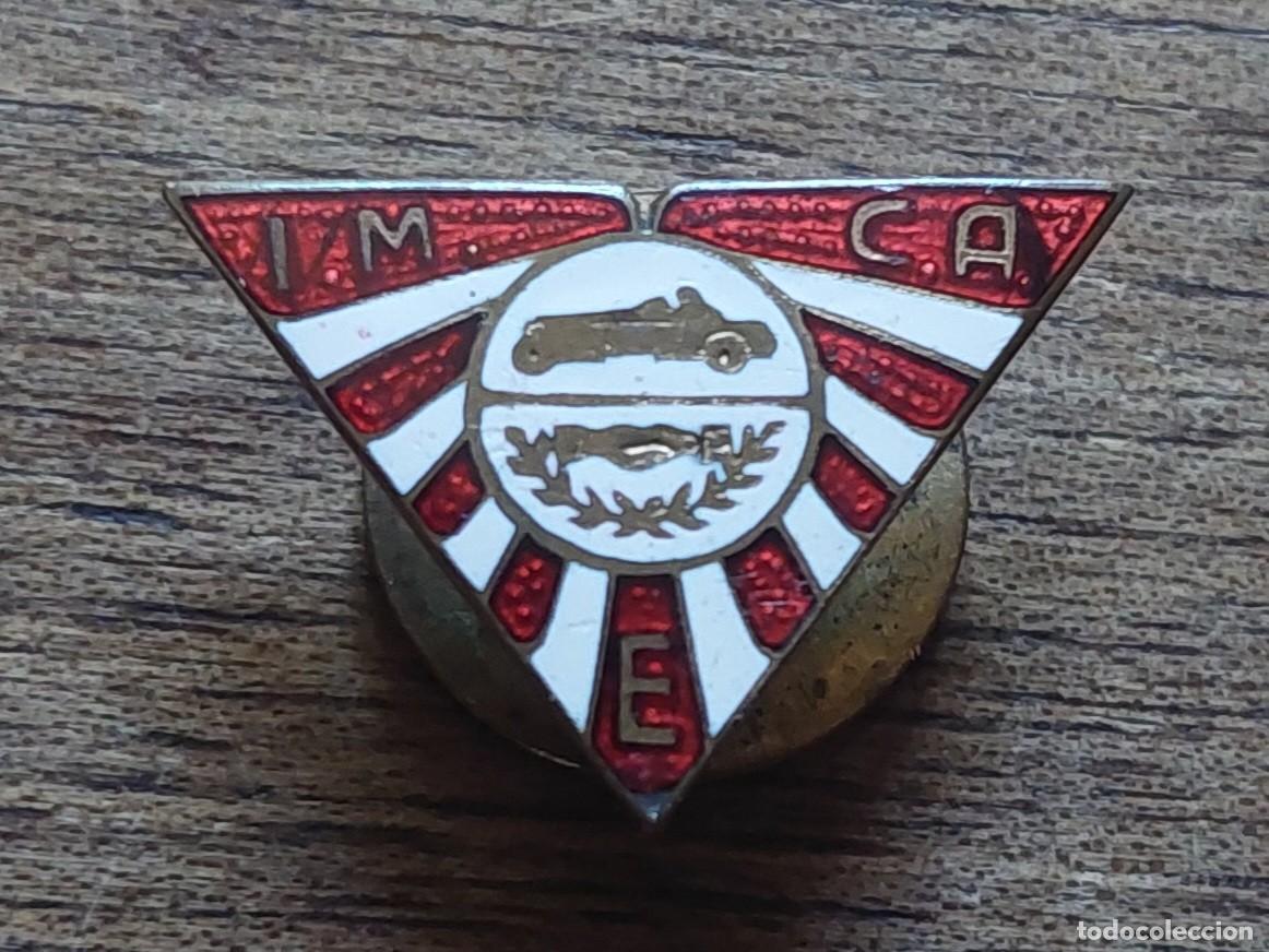 Coches y motocicletas: Antiguo emblema club autom&oacute;vil IMCAE