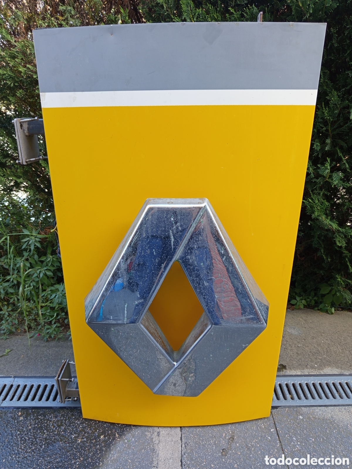 Coches y motocicletas: Cartel concesionario Renault