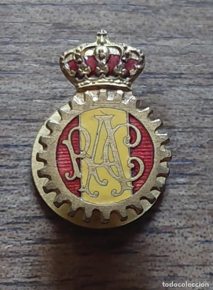 Coches y motocicletas: Antiguo emblema Real Autom&oacute;vil Club RAC