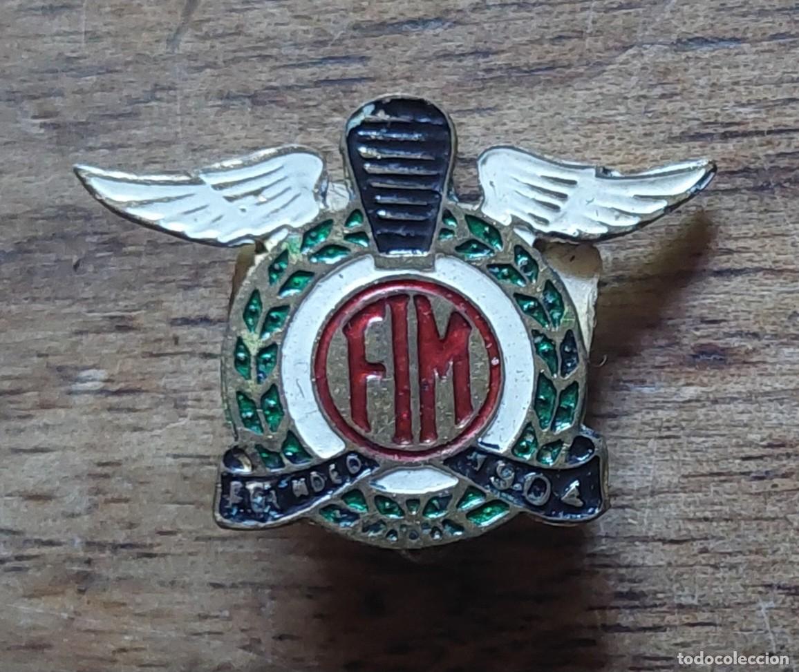 Coches y motocicletas: Antiguo emblema Federaci&oacute;n Internacional Motociclismo