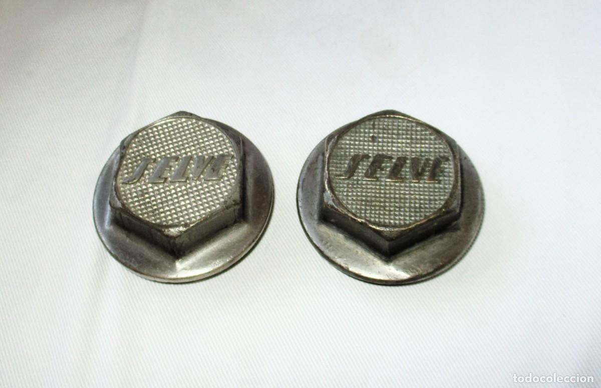 Automobili e Motociclette: PAREJA DE EMBELLECEDORES TAPACUBOS PARA AUTOS SELVE DE LOS A&Ntilde;OS 20. MUY RAROS. SELVE HUBCAPS.