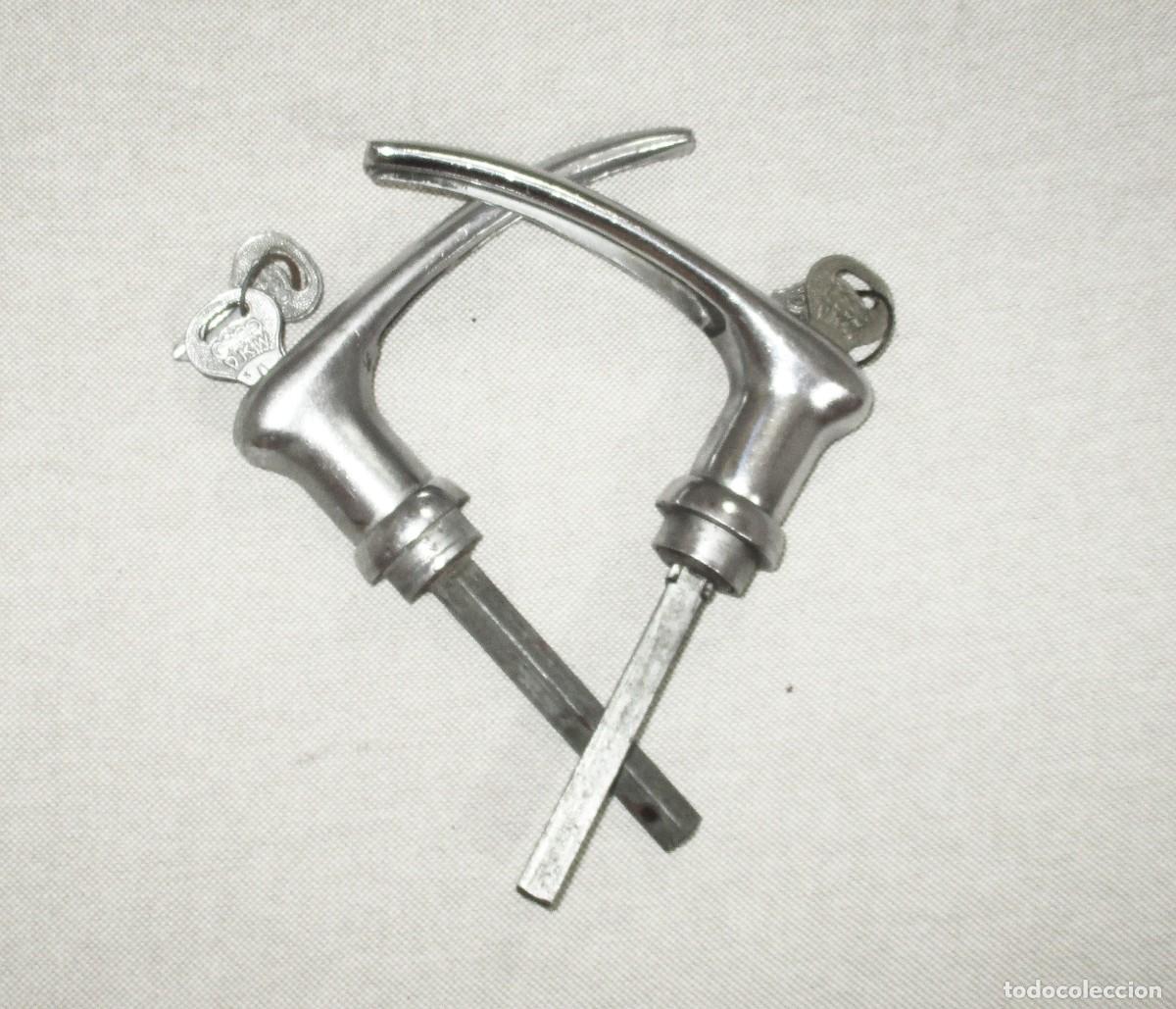Automobili e Motociclette: MANILLAS ORIGINALES CON LLAVES PARA DKW AUTO UNI&Oacute;N. MODELOS F89L, 700P Y 800 DESDE 1954.
