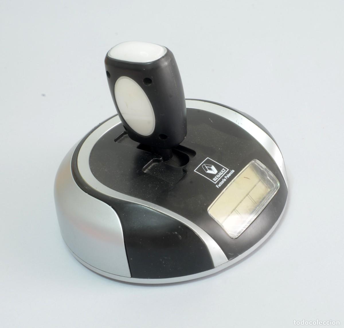 Coches y motocicletas: Joystick con logotipo de Renault y el texto &rdquo;Factor&iacute;a Palencia&rdquo;