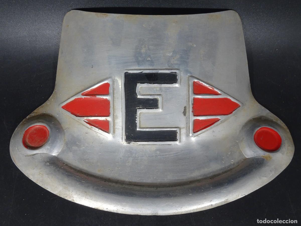 Coches y motocicletas: ANTIGUO EMBELLECEDOR GUARDABARROS MOTOCICLETA , ESPA&Ntilde;A, VER FOTOS