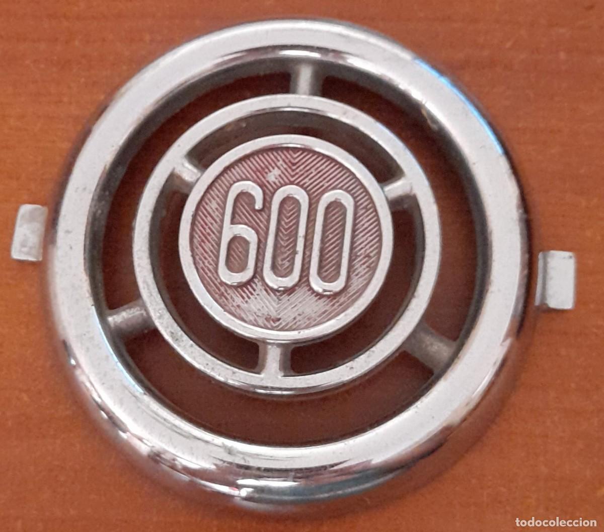 Coches y motocicletas: EMBLEMA DELANTERO DEL SEAT 600