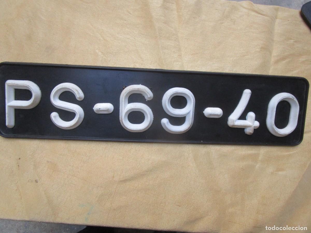 Coches y motocicletas: ANTIGUA MATRICULA COCHE PORTUGUES QD-19-52 APROX 1950, RESINA VINILO, LETRAS RELIEVE 52X12CM 300gr +