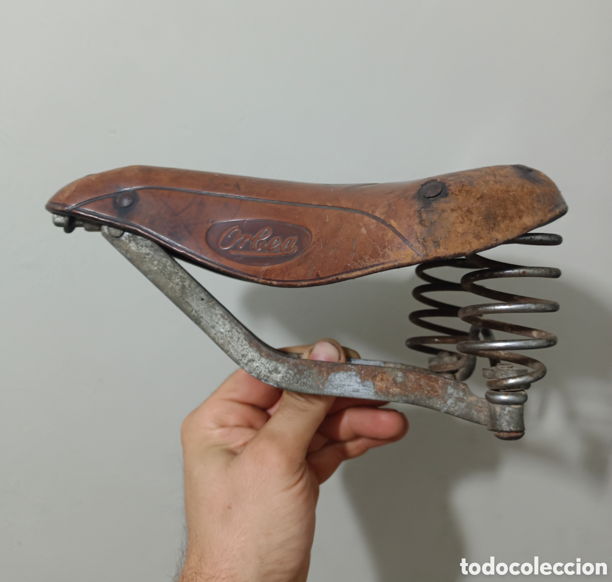 Coches y motocicletas: Antiguo sillin con muelles bicicleta marca Orbea piel