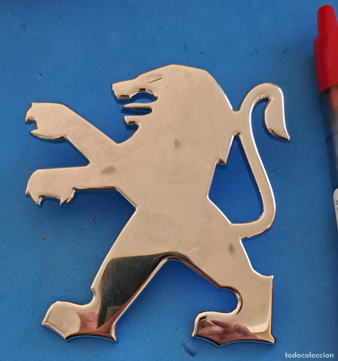 Cars and Motorcycles: PEUGEOT - EMBLEMA CROMADO - NUEVO - MEDIDAS; 8 x 7 cms.