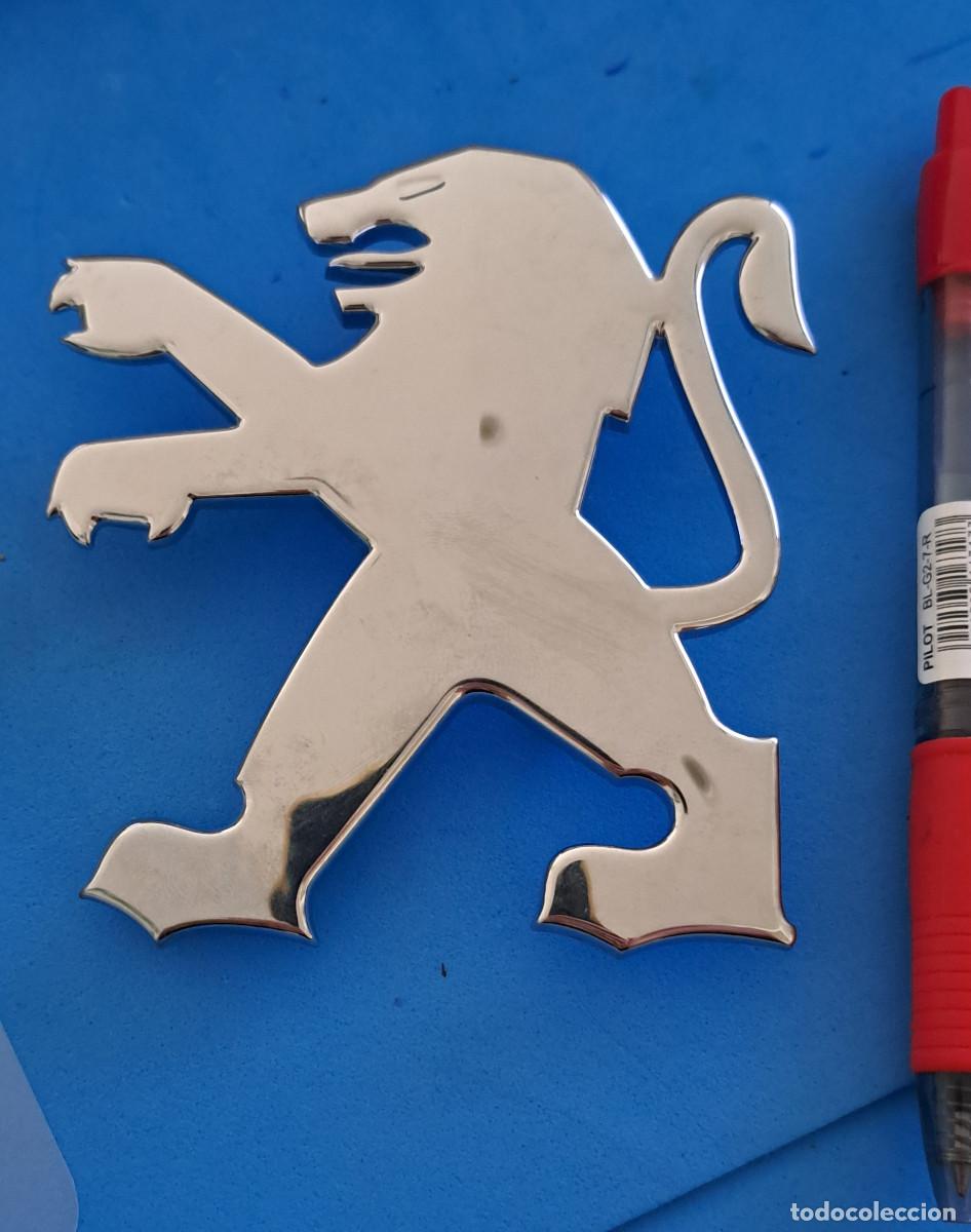 Coches y motocicletas: PEUGEOT - EMBLEMA CROMADO - NUEVO - MEDIDAS; 10 x 9 cms.