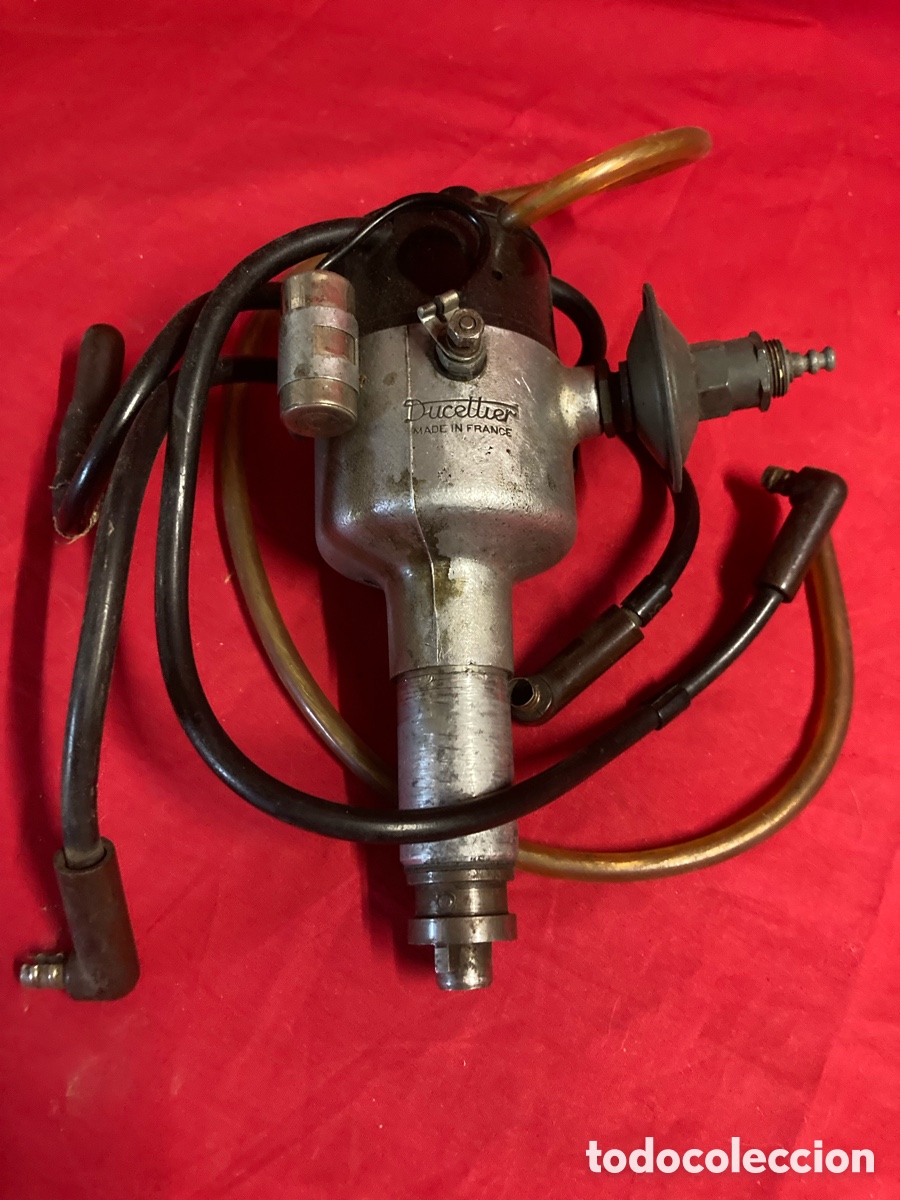 Coches y motocicletas: distribuidor de encendido (delco) cl&aacute;sico de la marca Ducellier,
