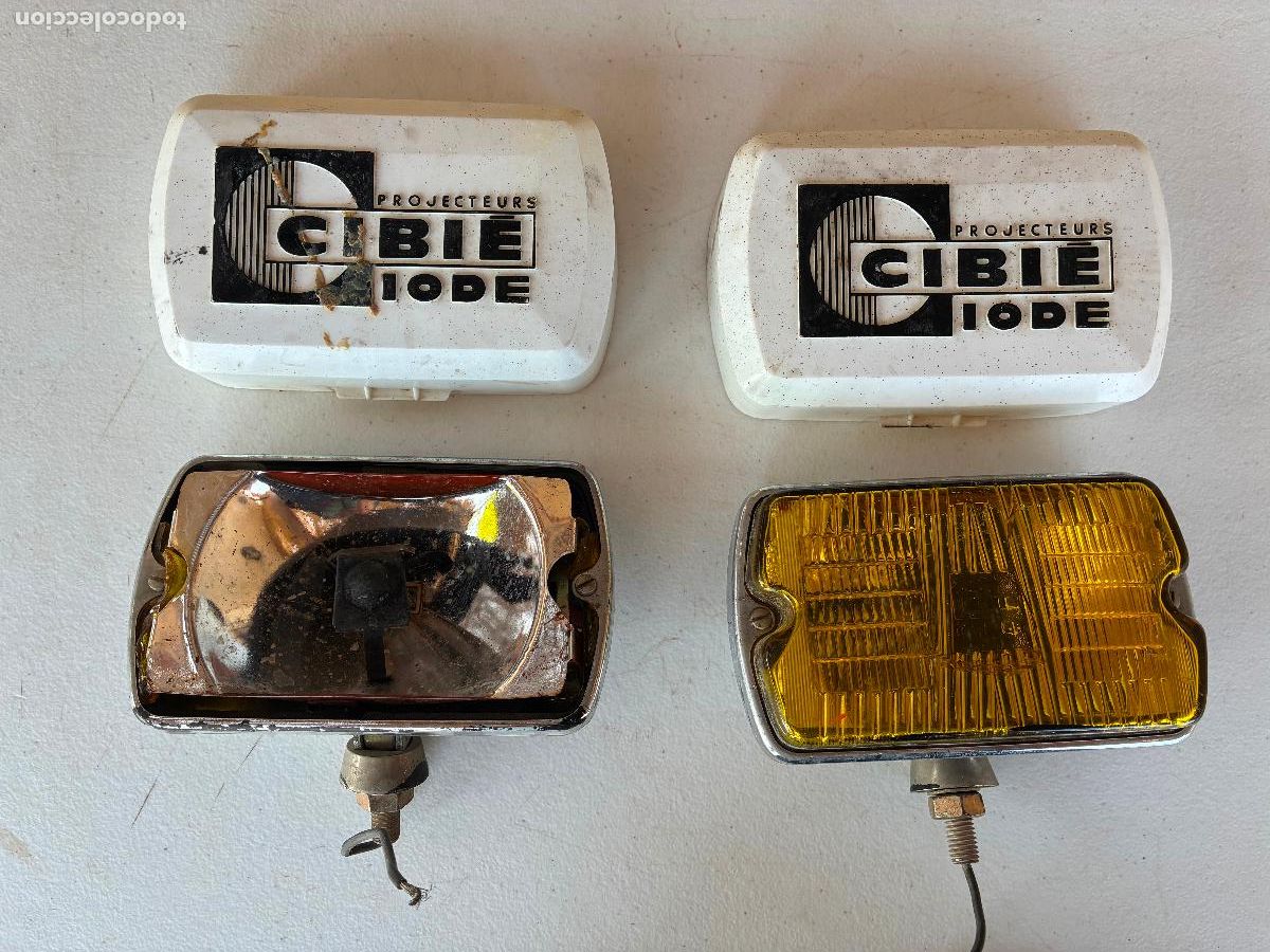 Coches y motocicletas: Dos focos faros para coche proyectores antiniebla Cibie falta un cristal ver fotos para estado
