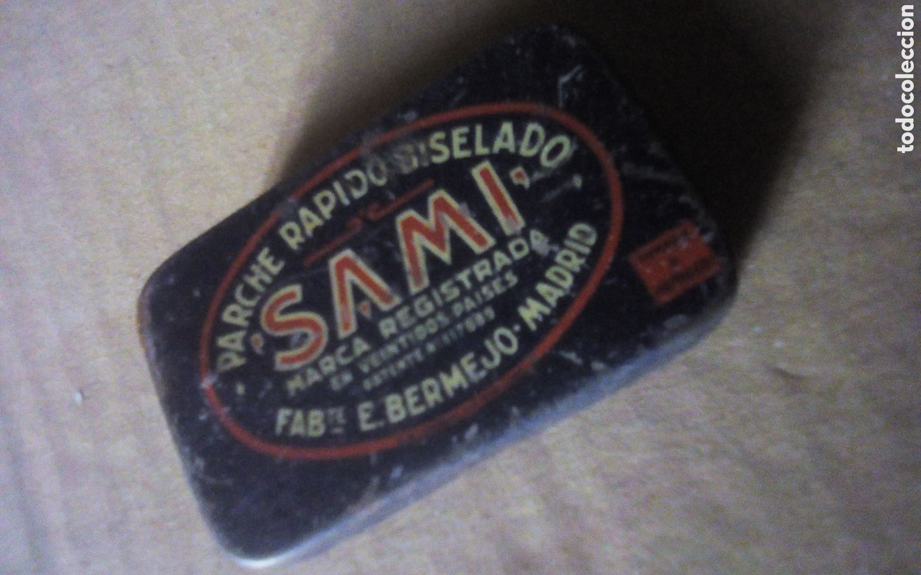 Coches y motocicletas: Sami. Caja vac&iacute;a de parches r&aacute;pido biselado para motos. Fte. E. Bermejo, Madrid. Mide 7 cm.