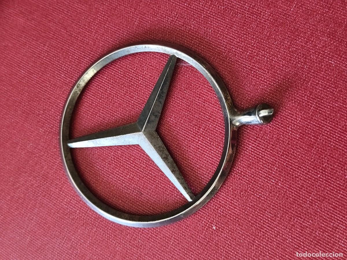 Coches y motocicletas: logotipo de la estrella de tres puntas de Mercedes-Benz, fabricado en metal cromado.