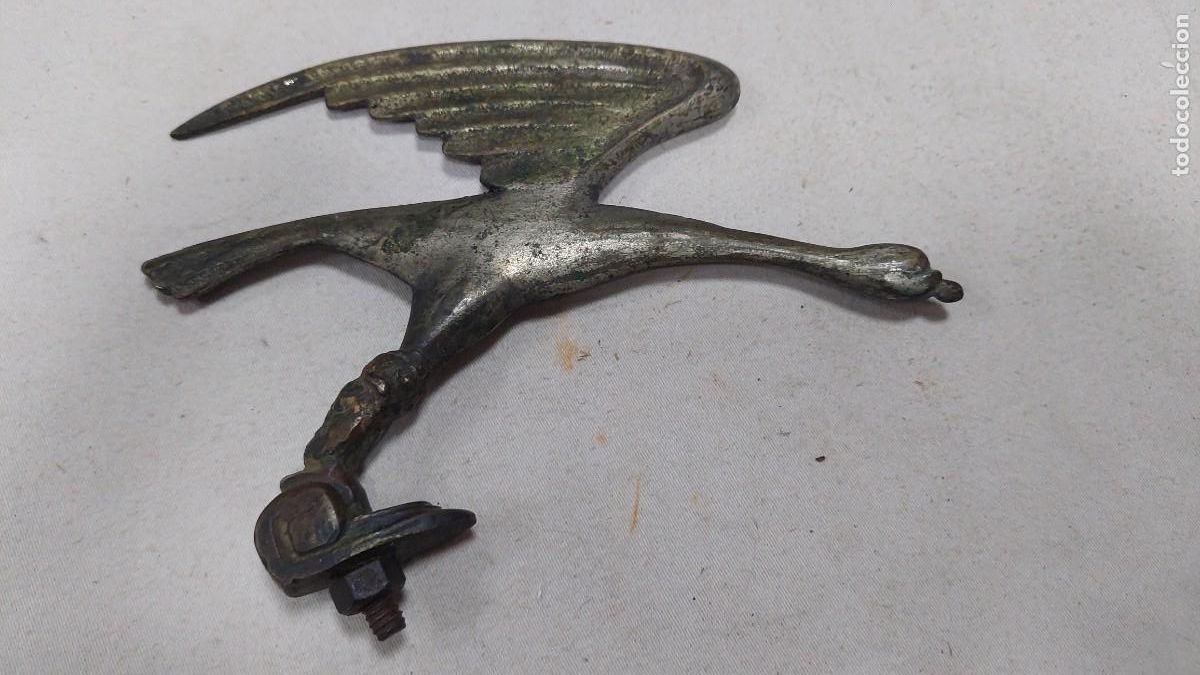 Coches y motocicletas: Antigua insignia de coche ave