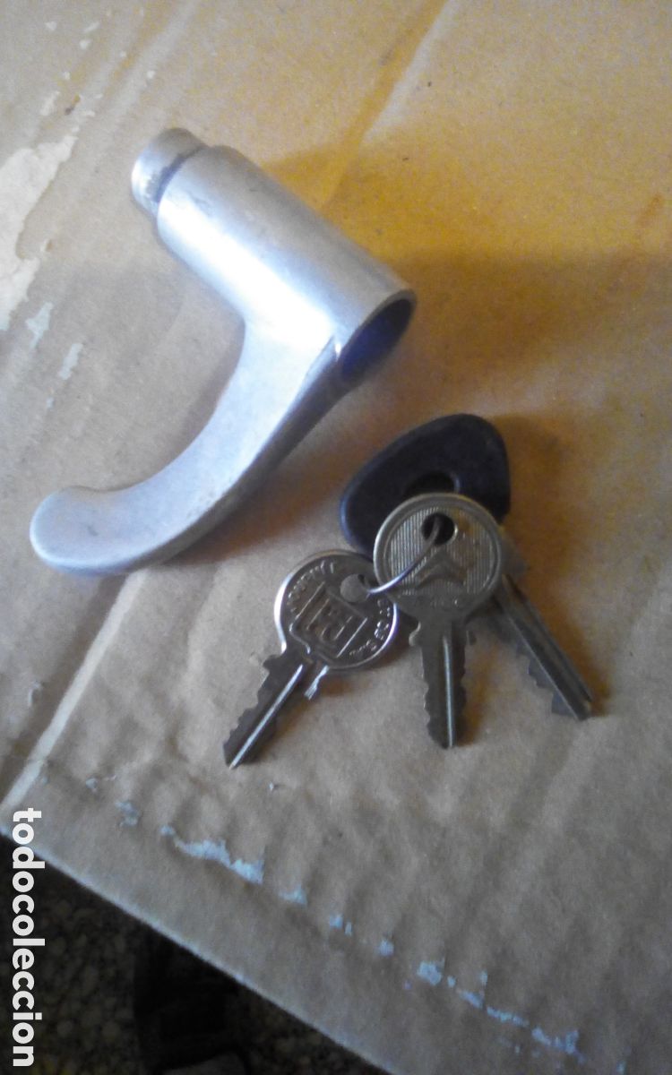 Coches y motocicletas: Maneta palanca puerta de Citro&euml;n 2 CV. M&aacute;s unas llaves.