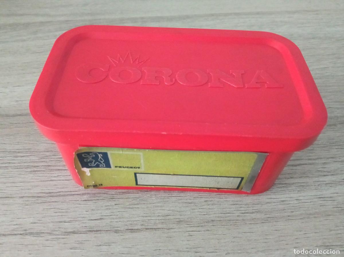 Coches y motocicletas: CAJA DE LAMPARAS CORONA PARA COCHE PEUGEOT