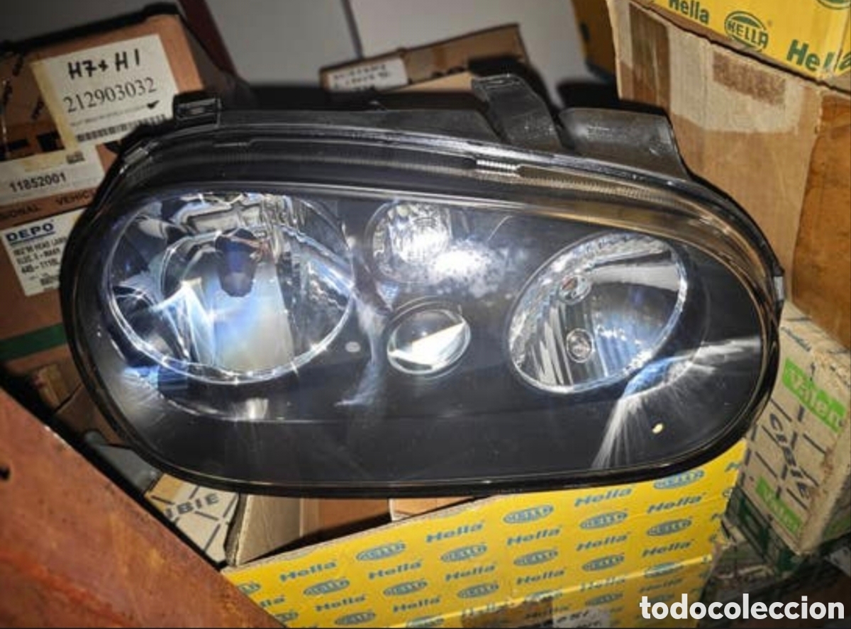 Coches y motocicletas: Optica derecha fondo negro Volkswagen Golf mk4