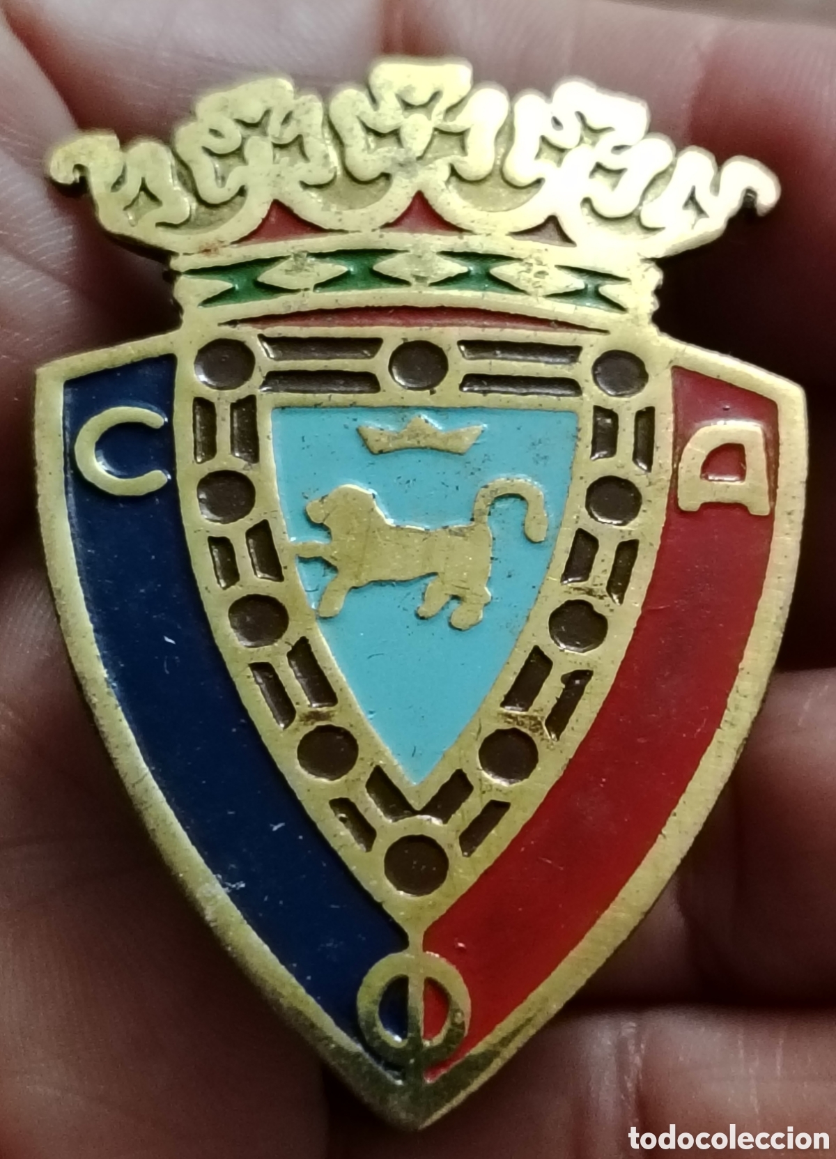 Coches y motocicletas: Chapa Club Atl&eacute;tico Osasuna de f&uacute;tbol para moto vespa