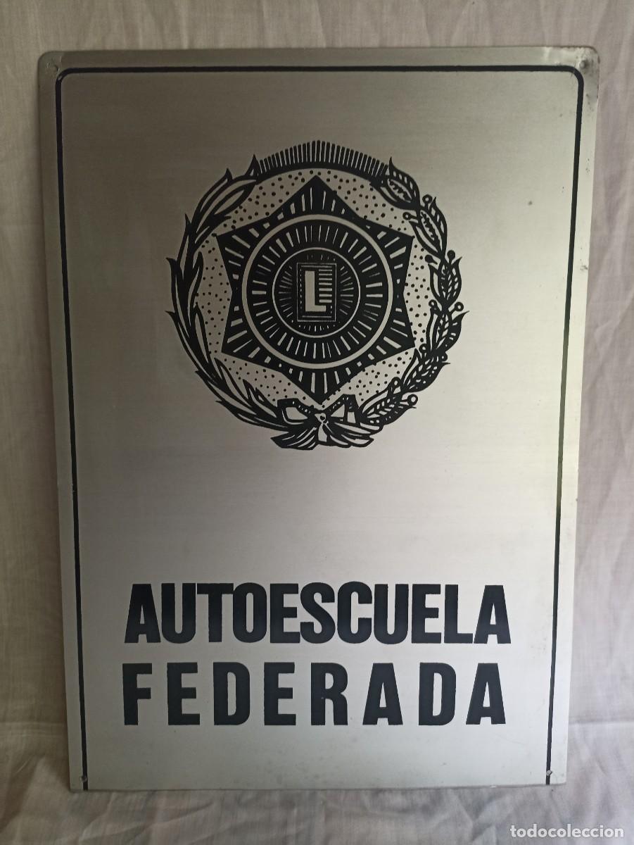 Coches y motocicletas: Placa met&aacute;lica de autoescuela federada