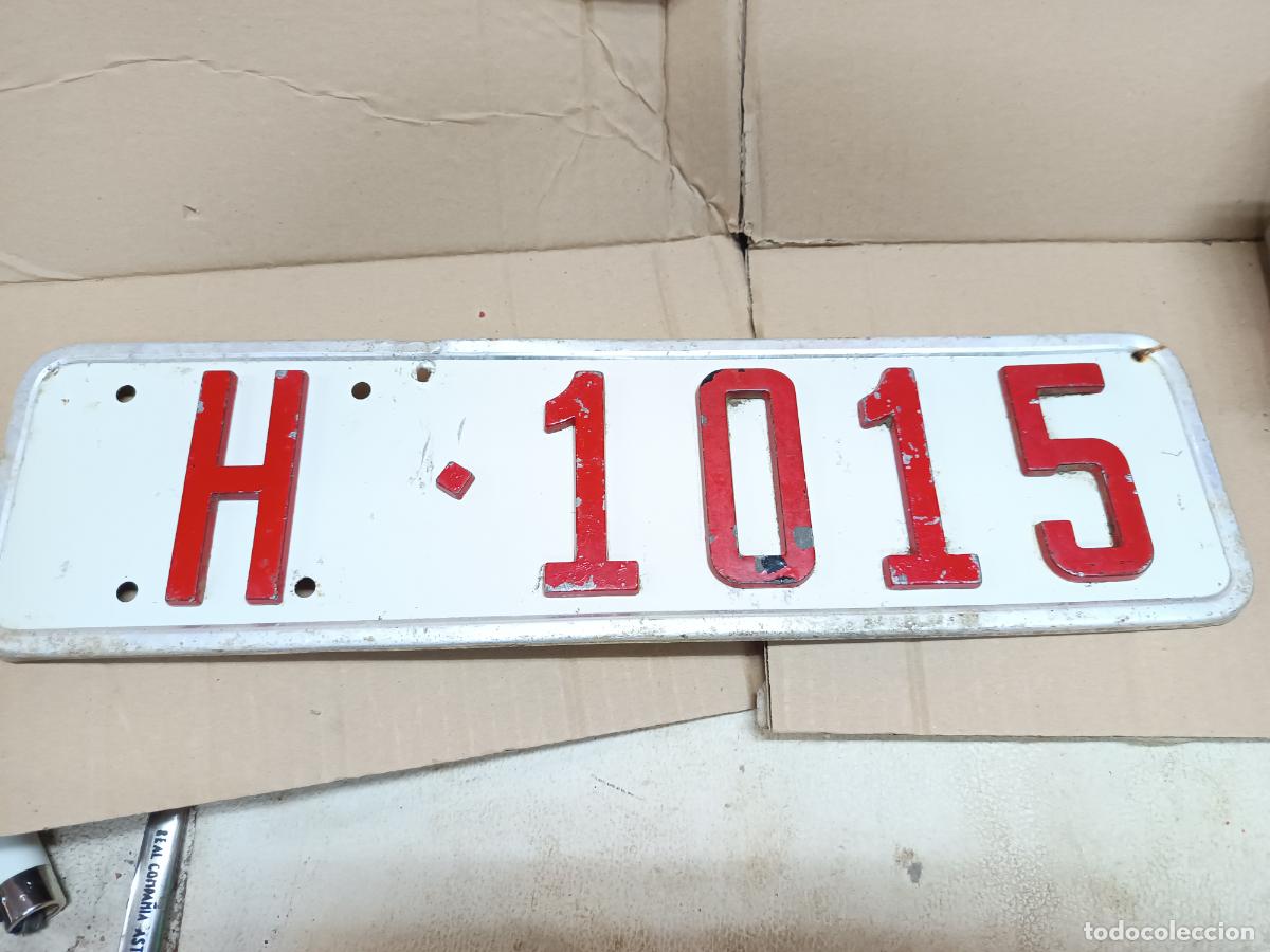 Coches y motocicletas: ANTIGUA Y RARA MATRICULA HUELVA, H-1015, CON NUMEROS ROJOS EN RELIEVE
