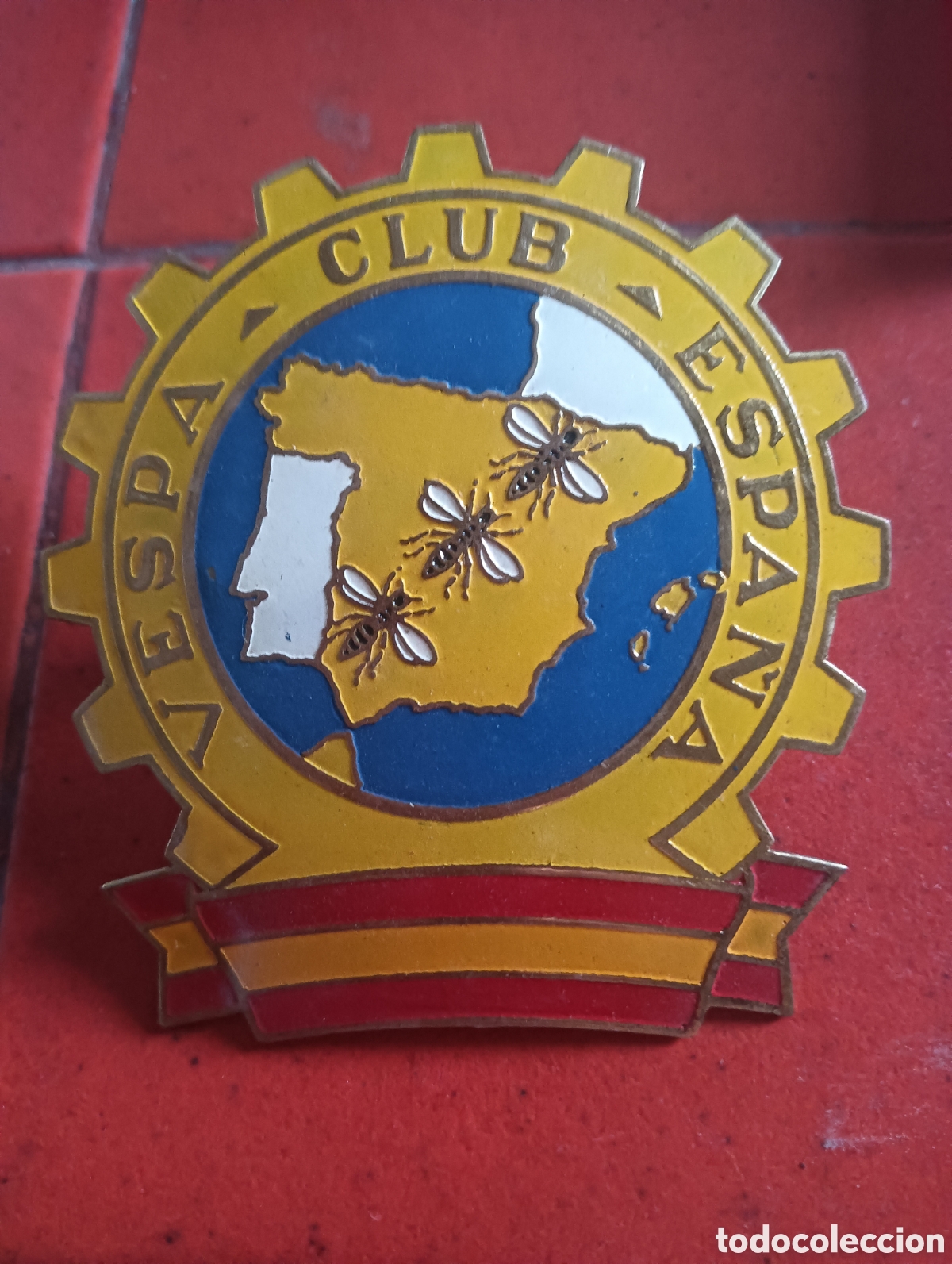Coches y motocicletas: Antigua insignia Vespa club Espa&ntilde;a